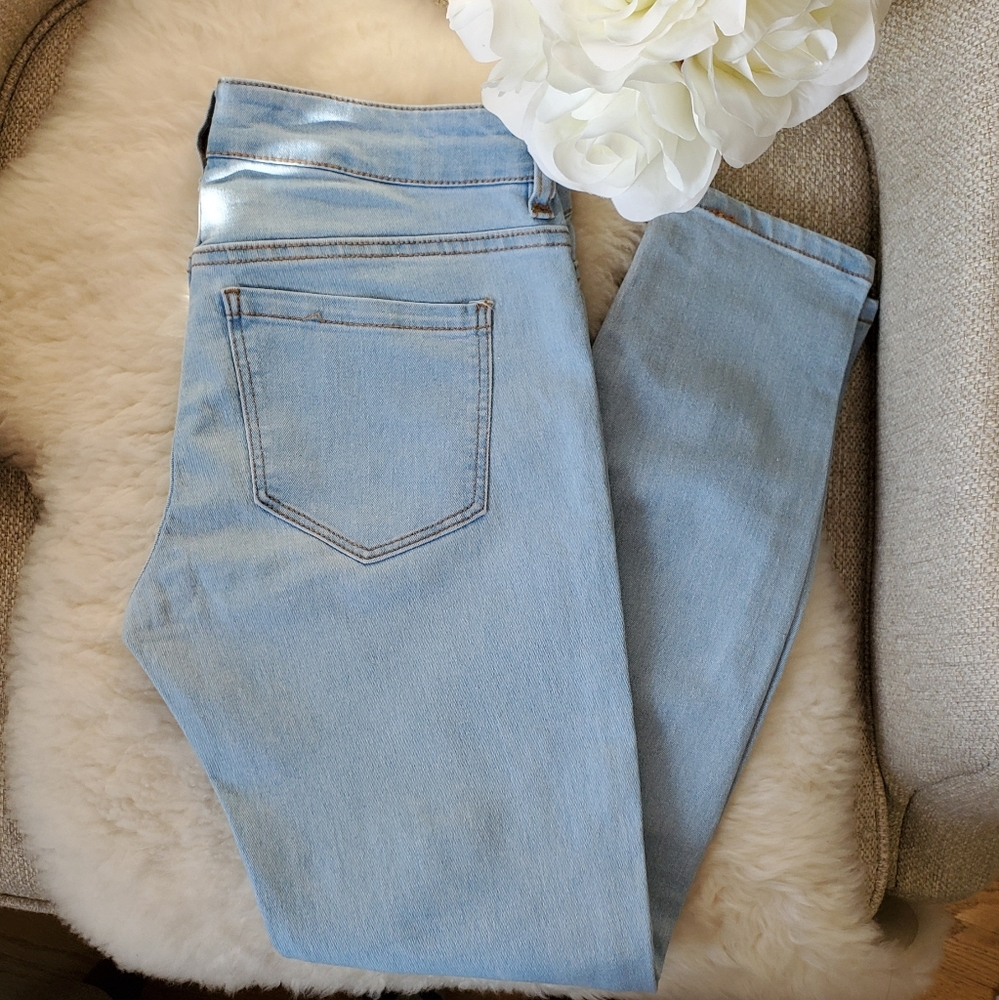 Pull & Bear Basic Collection European Light Jeans - image 1